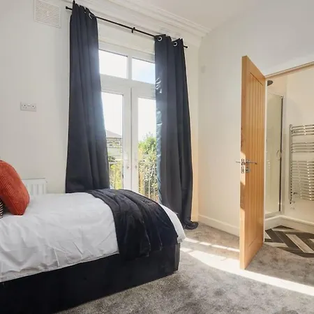 Stunning 5bed En-suite Headingley Holiday home